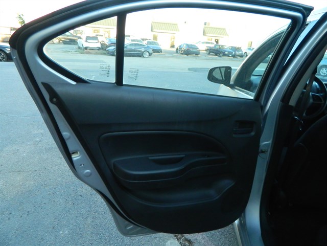 Mitsubishi Mirage G4 photo 15
