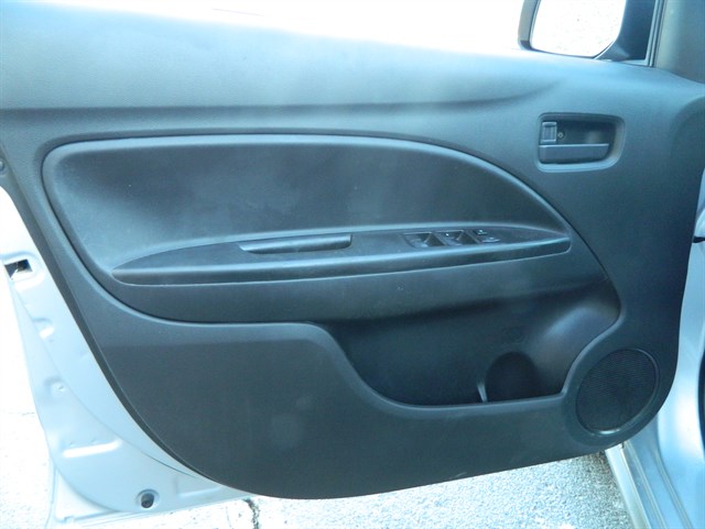 Mitsubishi Mirage G4 photo 10