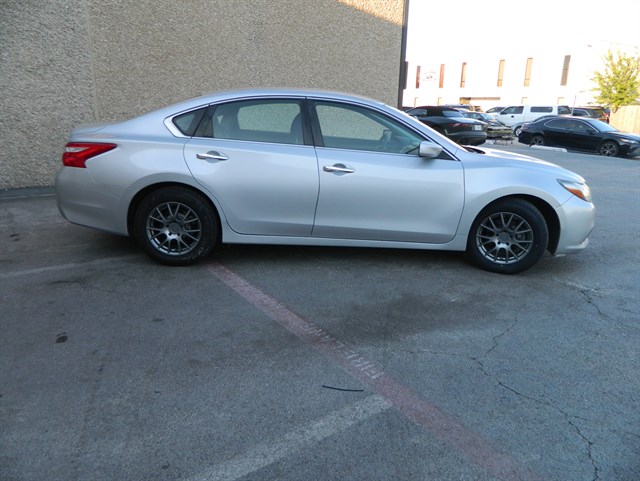 Nissan Altima photo 5