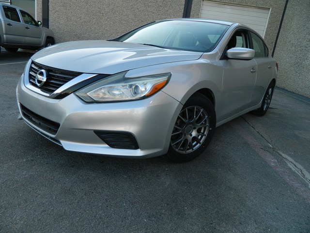 Nissan Altima photo 3