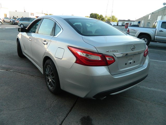 Nissan Altima photo 8