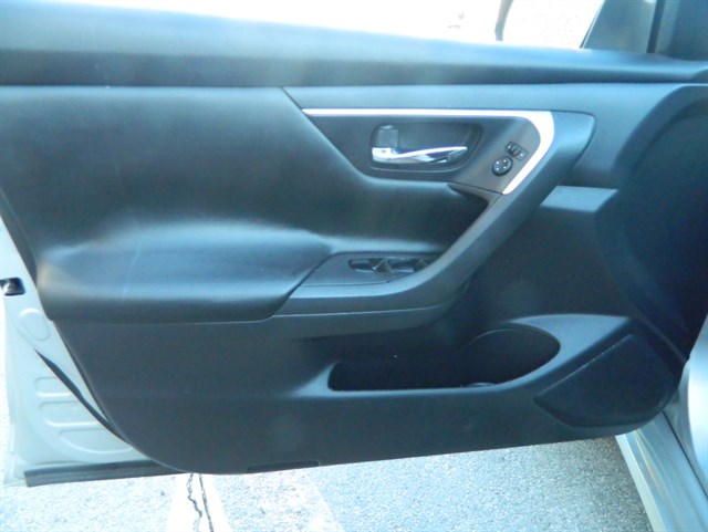 Nissan Altima photo 11