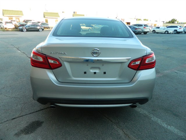 Nissan Altima photo 7