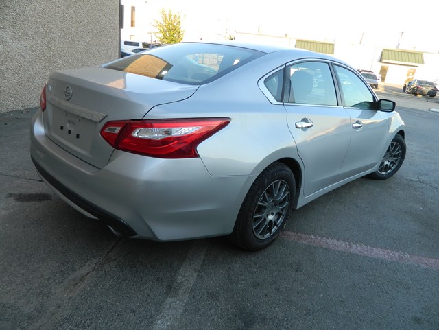 Nissan Altima photo 6