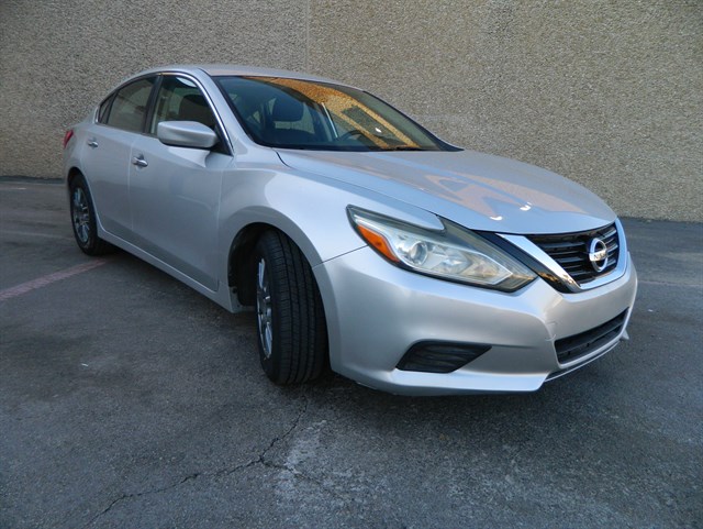 Nissan Altima photo 4