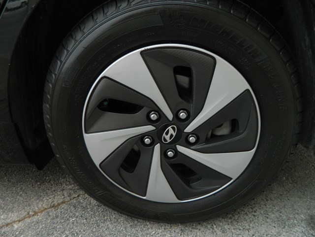 Hyundai Ioniq photo 24