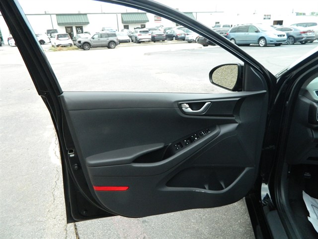 Hyundai Ioniq photo 9