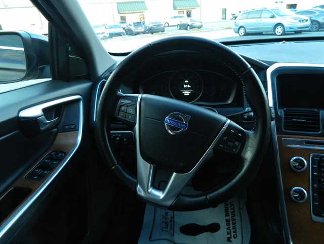 Volvo XC60 photo 18