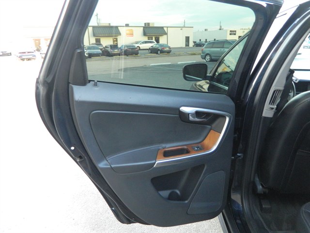 Volvo XC60 photo 16