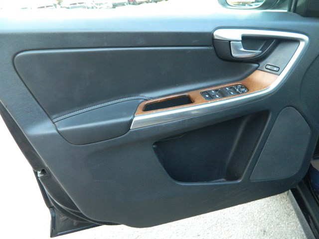 Volvo XC60 photo 10