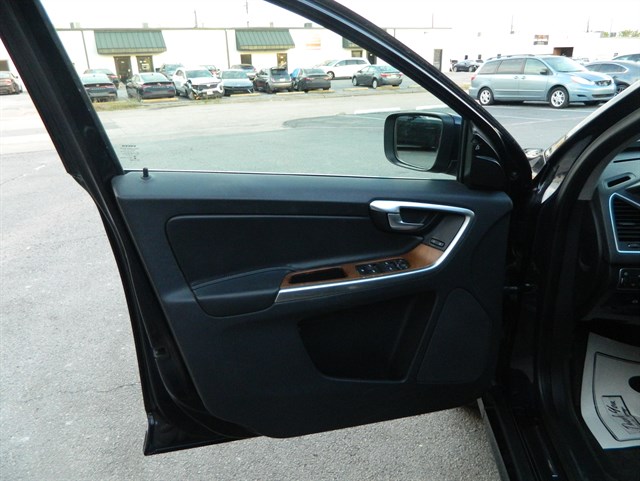 Volvo XC60 photo 9