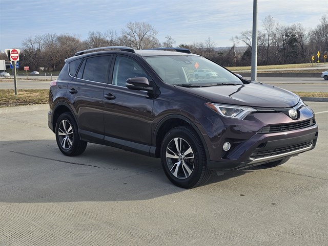 2018 Toyota RAV4 XLE's photo