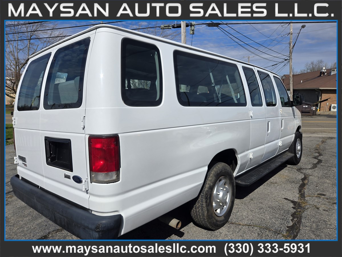 2011 Ford E-Series Econoline Wagon XL - Photo 6