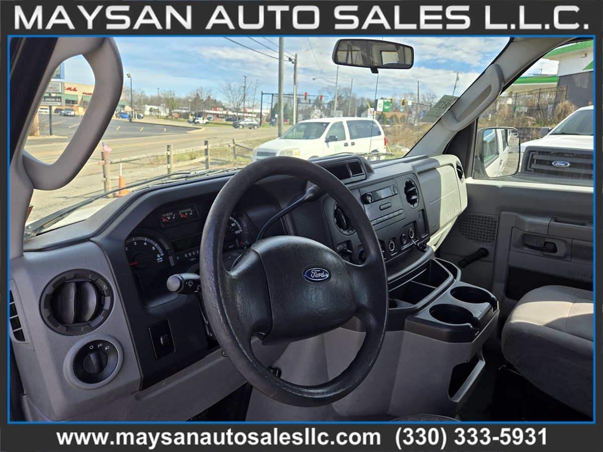 2011 Ford E-Series Econoline Wagon XL - Photo 11