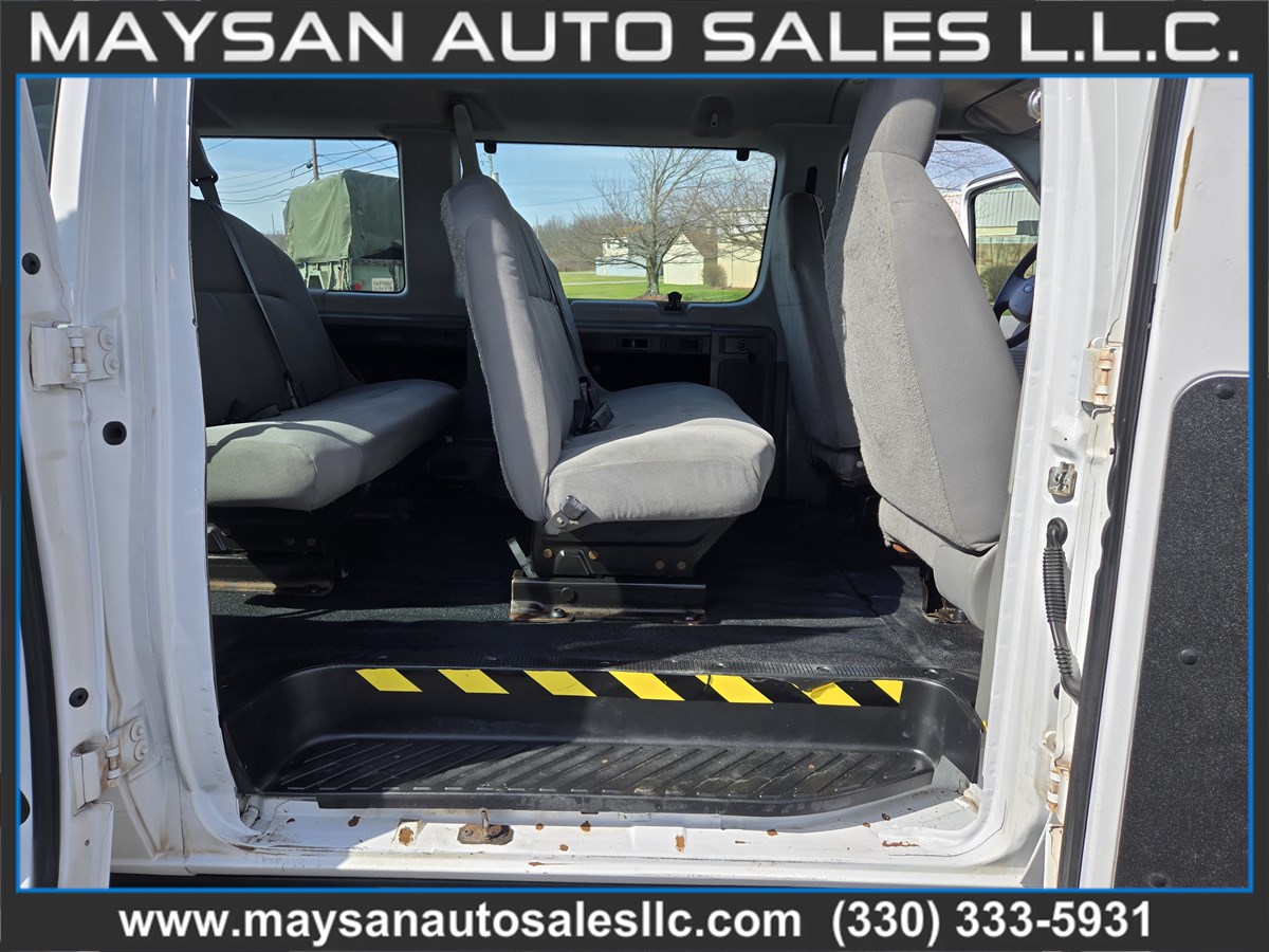 2011 Ford E-Series Econoline Wagon XL - Photo 13