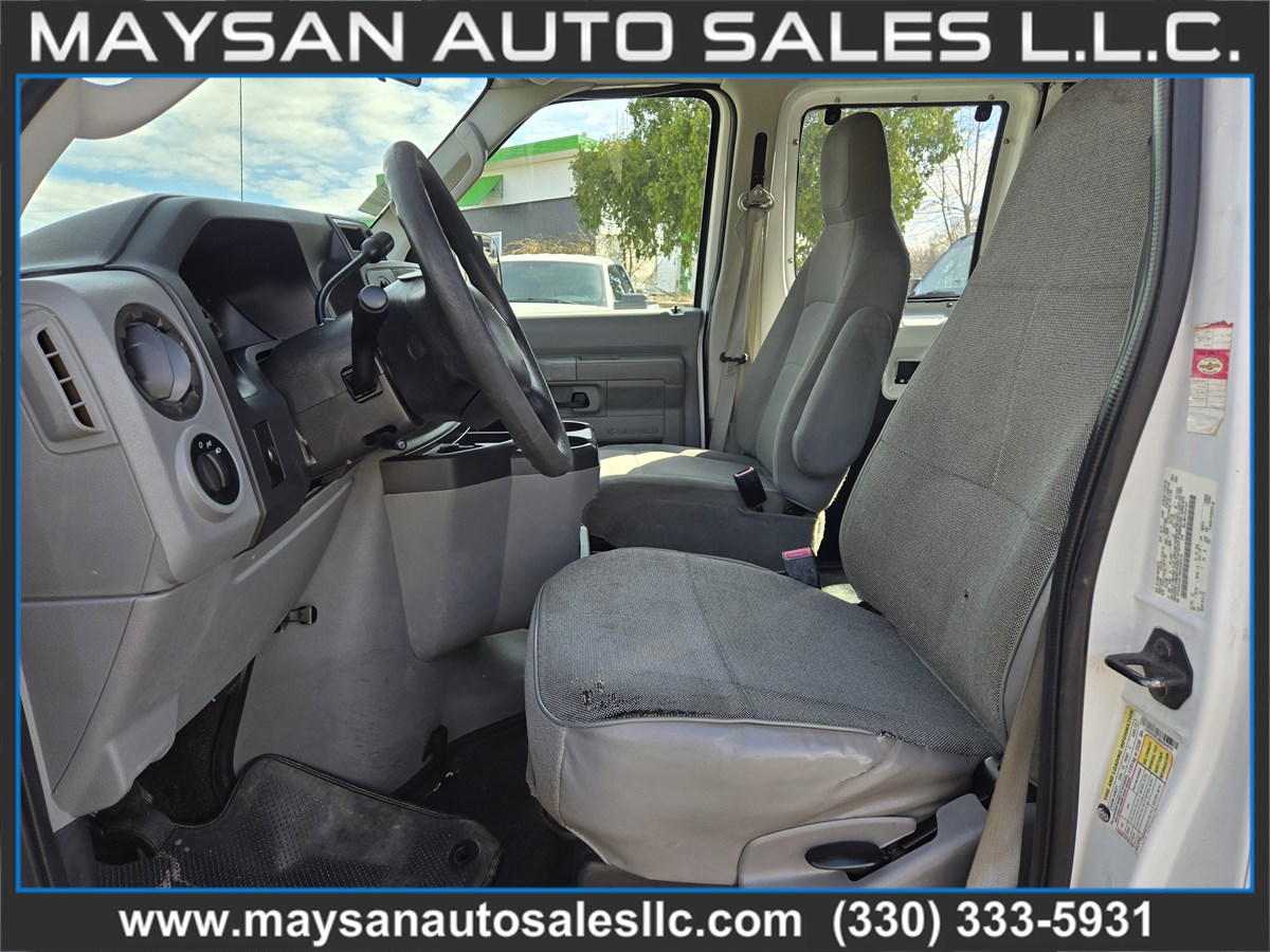 2011 Ford E-Series Econoline Wagon XL - Photo 10