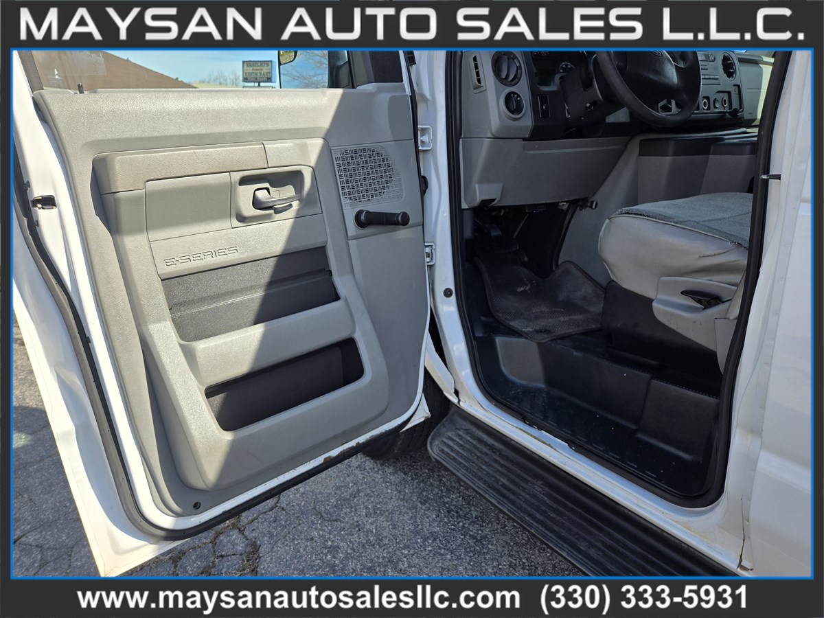 2011 Ford E-Series Econoline Wagon XL - Photo 9