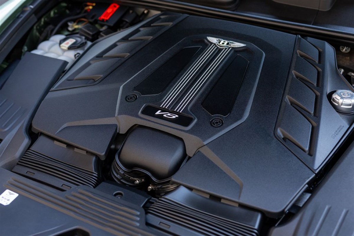 2021 Bentley Bentayga V8 photo 48