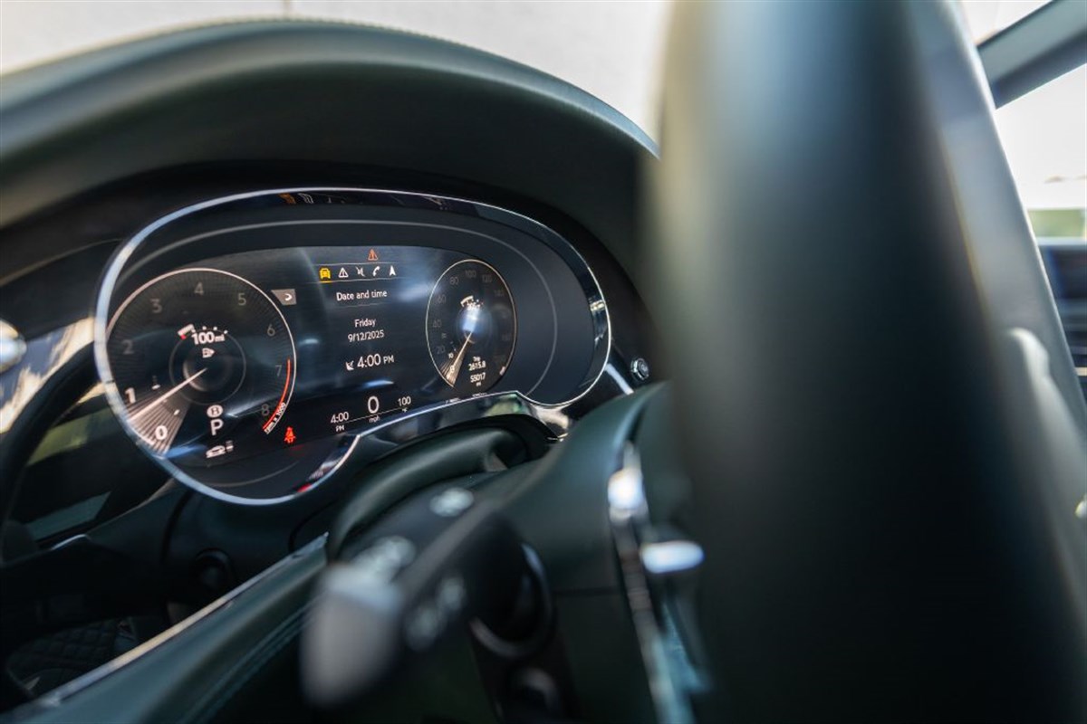 2021 Bentley Bentayga V8 photo 11