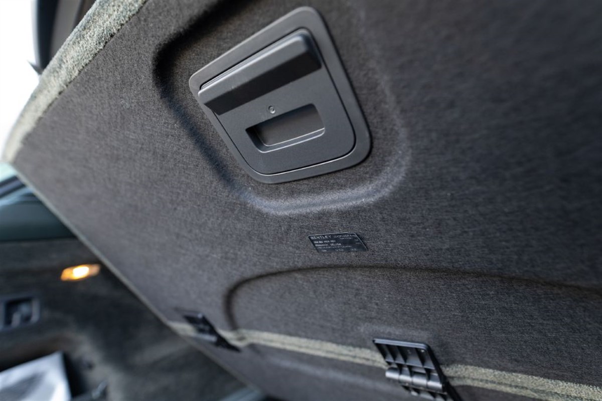 2021 Bentley Bentayga V8 photo 25