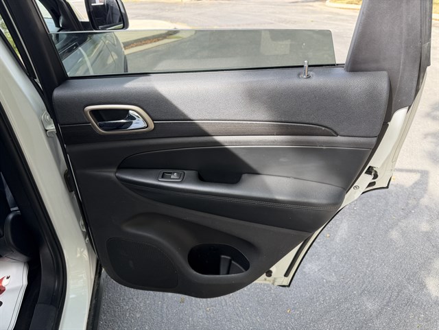 2015 Jeep Grand Cherokee Laredo - Photo 16