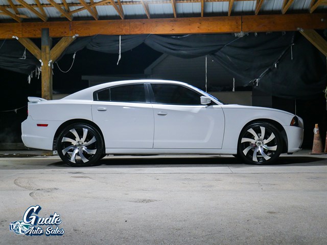 Dodge Charger photo 13