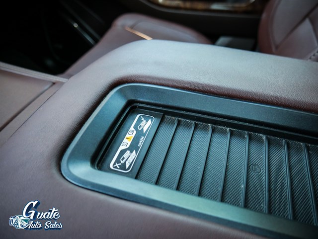 Chevrolet Suburban photo 15
