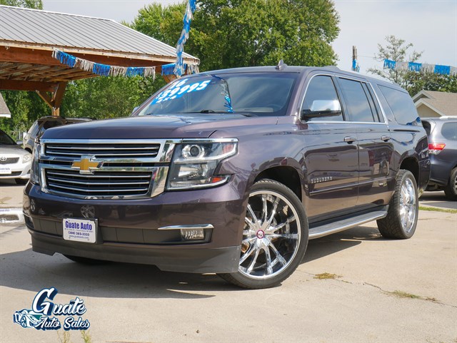 Chevrolet Suburban photo 3