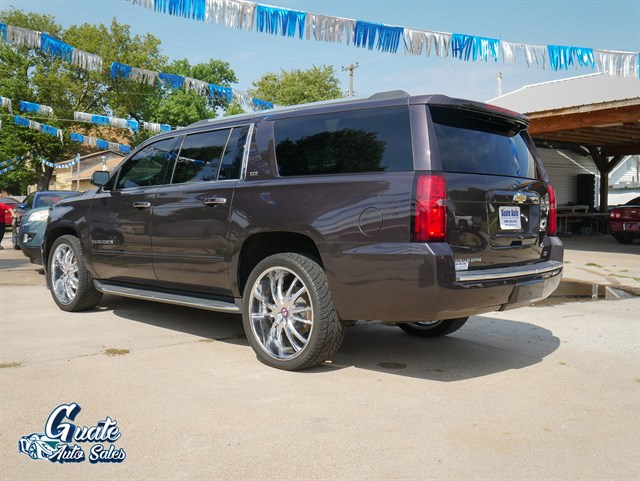 Chevrolet Suburban photo 23