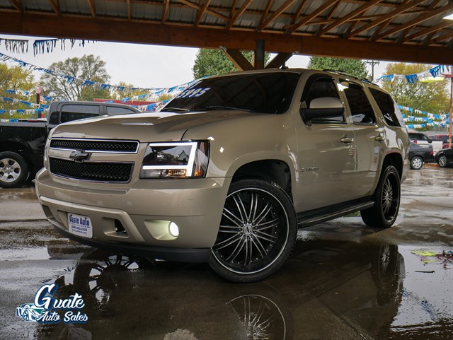 Chevrolet Tahoe photo 3