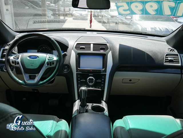 Ford Explorer photo 4