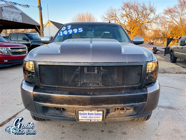 Chevrolet Silverado photo 2