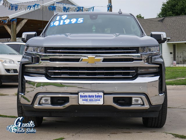 Chevrolet Silverado photo 2