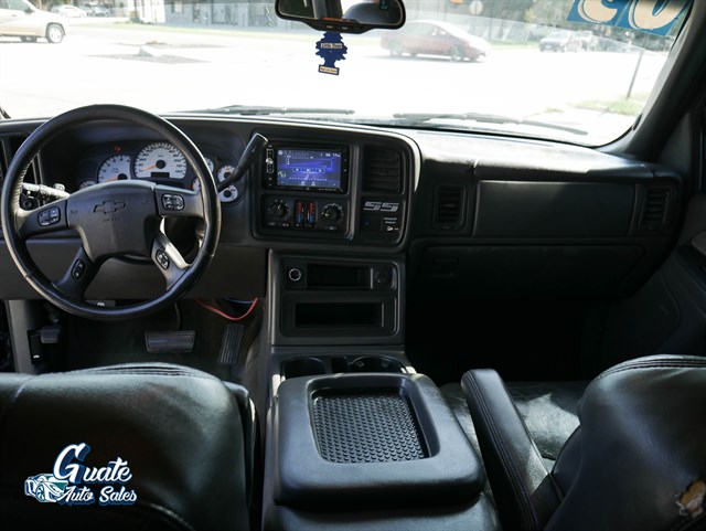 Chevrolet Silverado photo 3