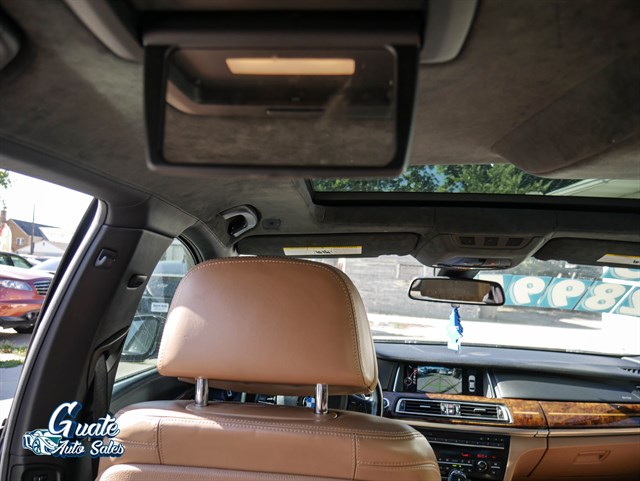 BMW 750Li photo 13