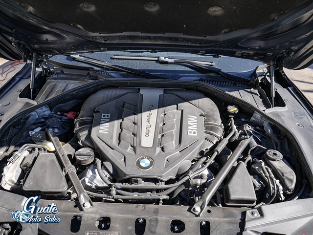 BMW 750Li photo 25