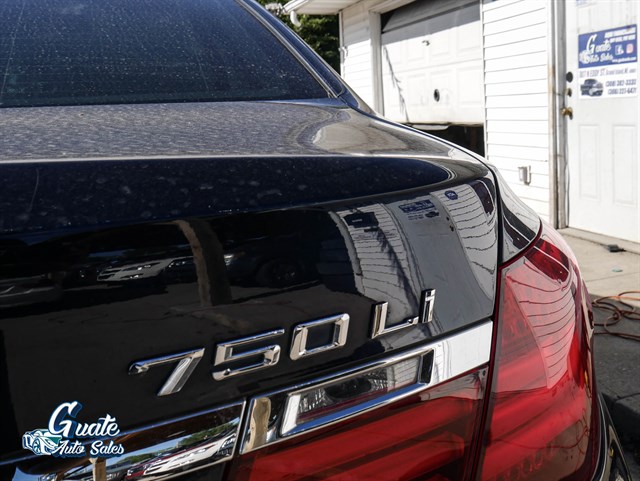 BMW 750Li photo 19