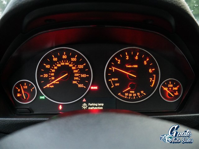 BMW 3 Series photo 5