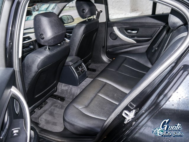 BMW 3 Series photo 9