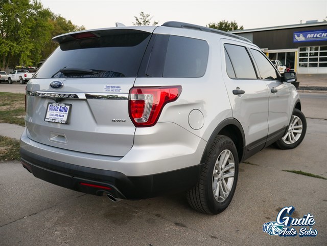 Ford Explorer photo 12