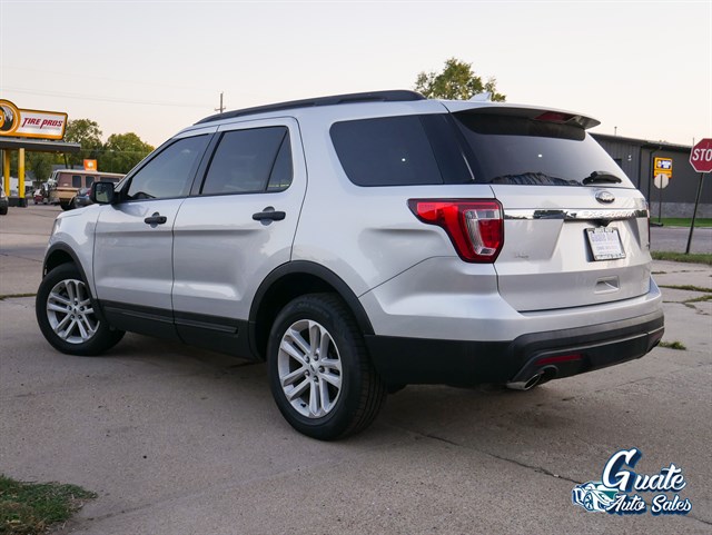 Ford Explorer photo 10