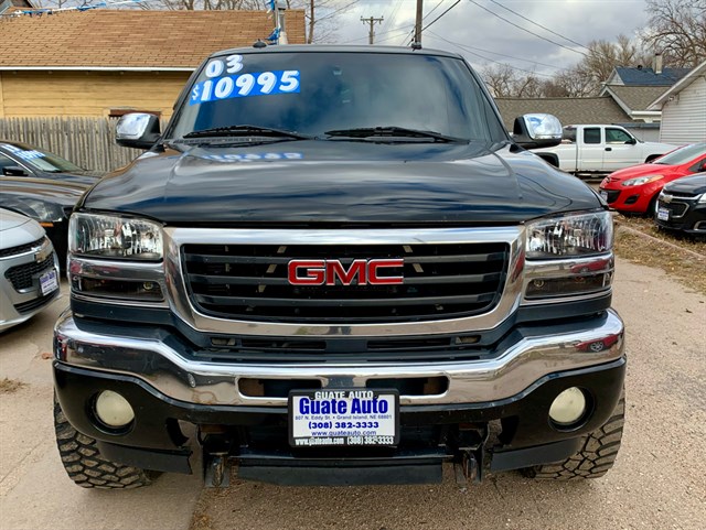 GMC Sierra photo 2