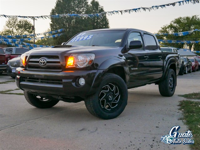 Toyota Tacoma photo 3