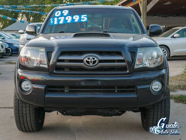 Toyota Tacoma photo 2