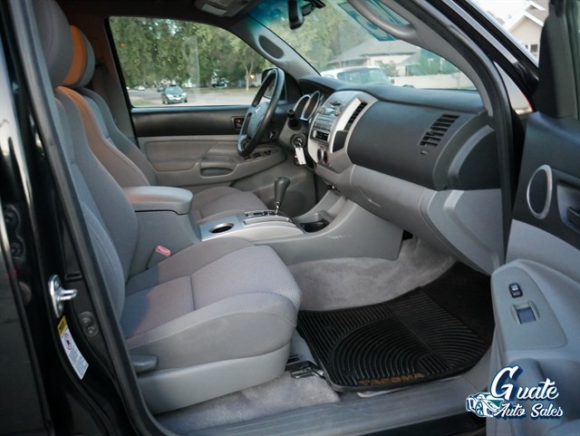 Toyota Tacoma photo 12
