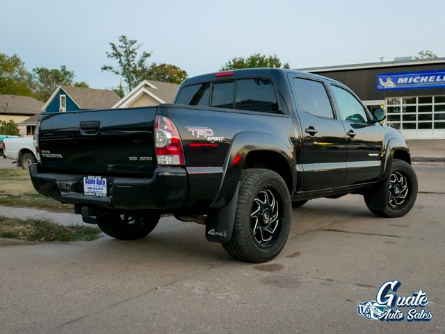 Toyota Tacoma photo 9