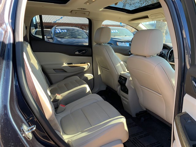 GMC Acadia photo 16