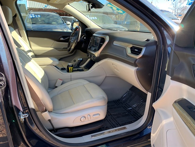 GMC Acadia photo 17