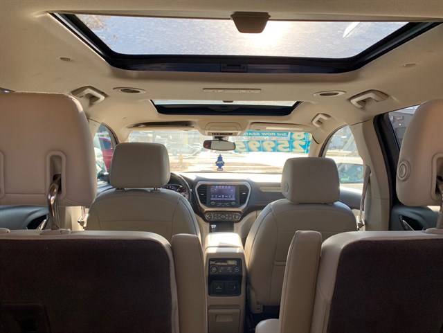 GMC Acadia photo 13