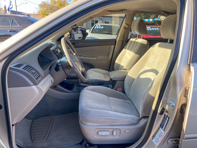 Toyota Camry photo 10